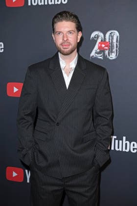 Olson auf dem Roten Teppich zum YOUTUBE MUSIC AWARD DINNER im Grill Royal in Berlin am 25.11.2025