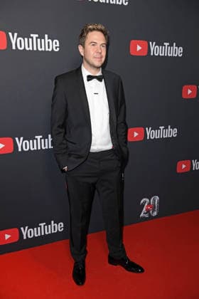 Oimara (Beni Hafner) auf dem Roten Teppich zum YOUTUBE MUSIC AWARD DINNER im Grill Royal in Berlin am 25.11.2025