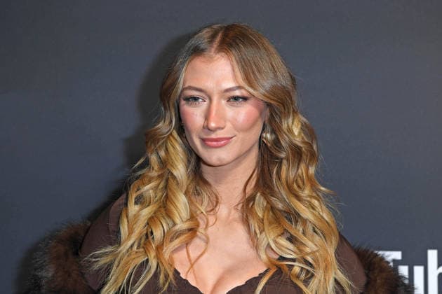 Leony (Leonie Burger) auf dem Roten Teppich zum YOUTUBE MUSIC AWARD DINNER im Grill Royal in Berlin am 25.11.2025