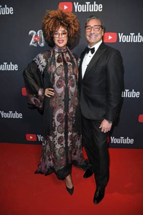 Mousse T. mit Freundin Khadra Sufi auf dem Roten Teppich zum YOUTUBE MUSIC AWARD DINNER im Grill Royal in Berlin am 25.11.2025