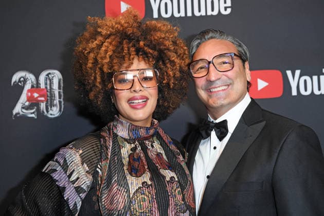 Mousse T. mit Freundin Khadra Sufi auf dem Roten Teppich zum YOUTUBE MUSIC AWARD DINNER im Grill Royal in Berlin am 25.11.2025