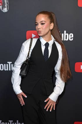 Zah1de auf dem Roten Teppich zum YOUTUBE MUSIC AWARD DINNER im Grill Royal in Berlin am 25.11.2025