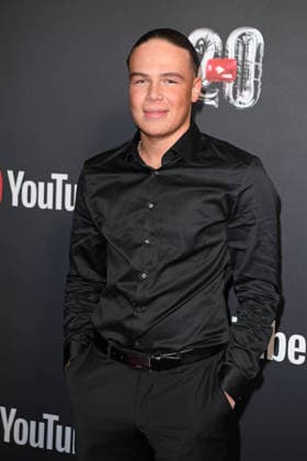 Haaland936 auf dem Roten Teppich zum YOUTUBE MUSIC AWARD DINNER im Grill Royal in Berlin am 25.11.2025