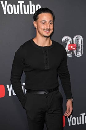 Milano (Milane Baybah) auf dem Roten Teppich zum YOUTUBE MUSIC AWARD DINNER im Grill Royal in Berlin am 25.11.2025