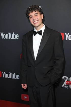 Levent Geiger auf dem Roten Teppich zum YOUTUBE MUSIC AWARD DINNER im Grill Royal in Berlin am 25.11.2025