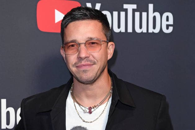 Nico Santos auf dem Roten Teppich zum YOUTUBE MUSIC AWARD DINNER im Grill Royal in Berlin am 25.11.2025