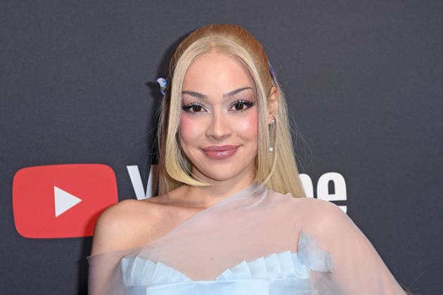 Ayliva auf dem Roten Teppich zum YOUTUBE MUSIC AWARD DINNER im Grill Royal in Berlin am 25.11.2025
