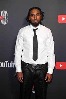 Reezy (Raheem Heid) auf dem Roten Teppich zum YOUTUBE MUSIC AWARD DINNER im Grill Royal in Berlin am 25.11.2025