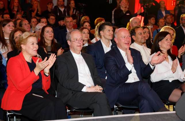 Franziska Giffey, Dr. Christian Stäblein , Kai Wegner, Katharina Guenther-Wuensch Kai Wegner, Katharina Guenther-Wuensch bei der Feier 30 Jahre Die Arche in Berlin.