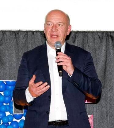Kai Wegner bei der Feier 30 Jahre Die Arche in Berlin.