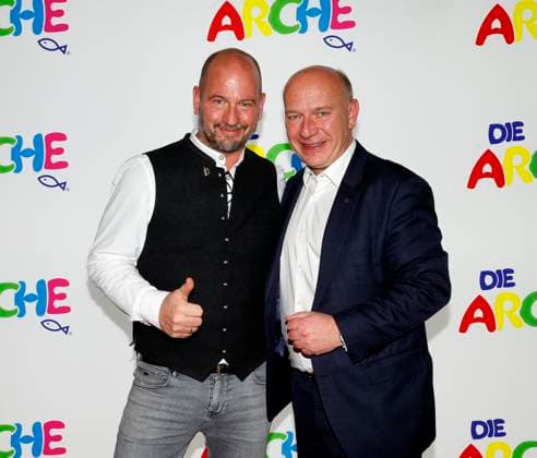 Björn Schwarz, Kai Wegner bei der Feier 30 Jahre Die Arche in Berlin.