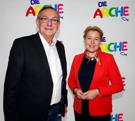 Bernd Siggelkow, Franziska Giffey bei der Feier 30 Jahre Die Arche in Berlin.