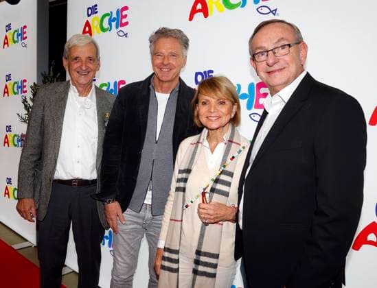 Dieter Hermann, Joerg Pilawa, Uschi Glas, Bernd Siggelkow bei der Feier 30 Jahre Die Arche in Berlin.
