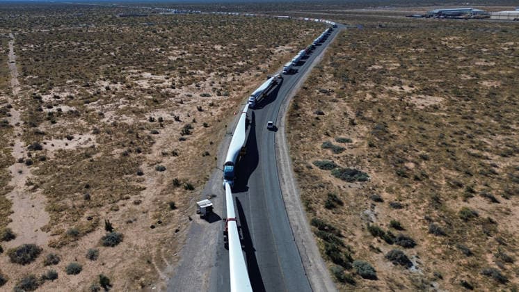 Trucks halted at Jeronimo-Santa Teresa border crossing amid water law protest CIUDAD JUAREZ , MEXICO - NOVEMBER 25: Trucks came to a complete halt at the Jeronimo-Santa Teresa border crossing as protesters blocked the road in opposition to the new water law reform on November 25, 2025 in Ciudad Juarez, Mexico. Since Monday, protesters have blocked the main gate of the Ciudad Juarez Customs Office, placing vehicles across the road along with folding chairs and a banner reading Total Rejection of the New Water Law. A line of trucks remains stationary in front of the blockade, bringing all traffic to a complete standstill. Christian Torres Anadolu Ciudad Juarez Mexico. Editorial use only. Please get in touch for any other usage.  Copyright: x2025xAnadoluxChristianxTorresx