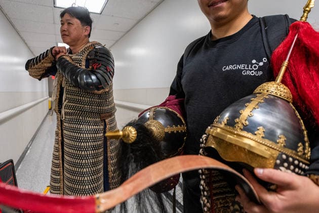 SAN FRANCISCO, CA - NOVEMBER 16: A hanfu enthusiast puts on costumes during the annual Hanfu parade organized by Northern California Hanfu Association on November 16, 2025 in San Francisco, California.  Copyright: xVCGx 111605922260