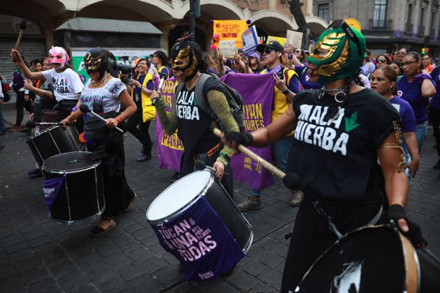 News Bilder des Tages International Day for the Elimination of Violence against Women in Mexico MEXICO CITY, MEXICO - NOVEMBER 25: Women play instruments during a protest to mark International Day for the Elimination of Violence against Women, in Mexico City, Mexico on November 25, 2025. Daniel Cardenas Anadolu Mexico City Mexico. Editorial use only. Please get in touch for any other usage.  Copyright: x2025xAnadoluxDanielxCardenasx