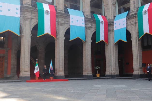 Honduran President Xiomara Castro Wecoming Ceremony In Mexico City Mexico™s President, Claudia Sheinbaum Pardo, and President of Honduras, Xiomara Castro during the official welcoming ceremony at the National Palace. on November 25, 2025 in Mexico City, Mexico. (Photo by Carlos Santiago Eyepix Group) Copyright: xCarlosxSantiagox xEyepixxGroupx CS_25112025_124923
