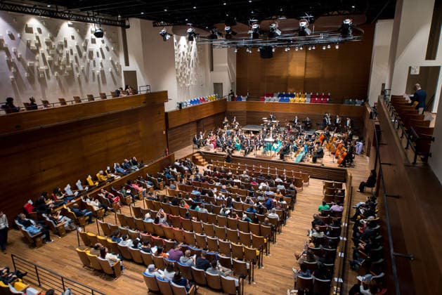 SaO PAULO, SP - 25.11.2025: INAUGURAcaO TEATRO BACCARELLI HELIoPOLIS - The Baccarelli Theatre was inaugurated this Tuesday (25) in the Heliopolis neighborhood, in Sao Paulo, with the participation of the Heliopolis Symphony Orchestra. The Baccarelli Theatre is the first concert hall in a Brazilian favela. In the photo, concert hall. x2848569x  VincentxBosson
