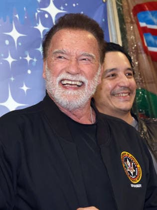 44th Annual Miracle on 1st Street Turkey Giveaway! 25 November 2025 . Los Angeles, California - Governor Arnold Schwarzenegger At 44th Annual Miracle on 1st Street Turkey Giveaway! held at The Hollenbeck Youth Center in Los Angeles., Credit:Sadou Faye Avalon United States, CA, Los Angeles, The Hollenbeck Youth Center  Copyright: xSadouxFayex xAvalonx 1054631436