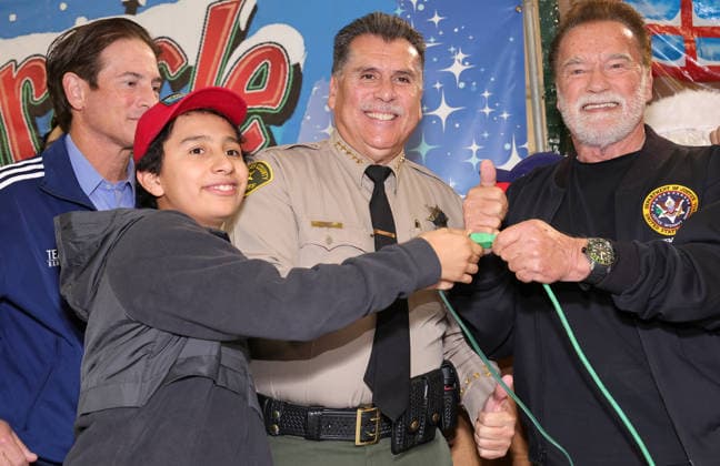 44th Annual Miracle on 1st Street Turkey Giveaway! 25 November 2025 . Los Angeles, California - Nathan Hochman, Zacky Munoz, Sheriff Robert G. Luna, Governor Arnold Schwarzenegger At 44th Annual Miracle on 1st Street Turkey Giveaway! held at The Hollenbeck Youth Center in Los Angeles., Credit:Sadou Faye Avalon United States, CA, Los Angeles, The Hollenbeck Youth Center  Copyright: xSadouxFayex xAvalonx 1054631594