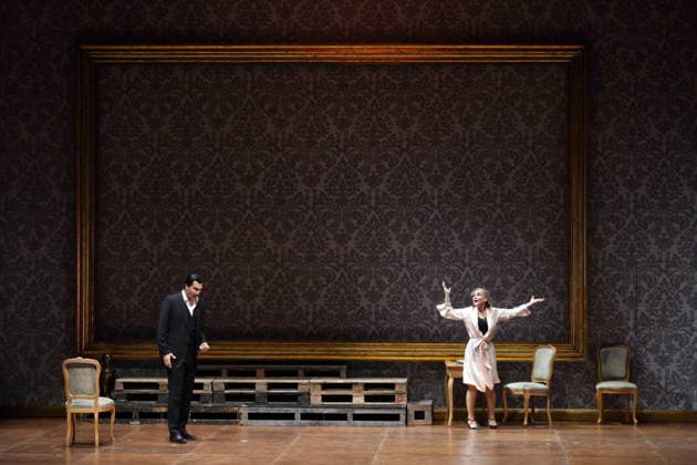 Jonathan Tetelman (als Graf Loris Ipanov) und Vida Mikneviciute (als Fürstin Fedora Romazov) während der Fotoprobe für Fedora in der Deutschen Oper in Berlin, 25. November 2025. Melodramma in drei Akten von Umberto Giordano. Musikalische Leitung John Fiore. Inszenierung Christof Loy. Bühne und Kostüme Herbert Murauer. Premiere ist am 27. November 2025. Deutsche Oper Berlin Fedora