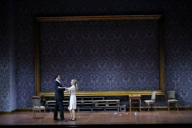 Jonathan Tetelman (als Graf Loris Ipanov) und Vida Mikneviciute (als Fürstin Fedora Romazov) während der Fotoprobe für Fedora in der Deutschen Oper in Berlin, 25. November 2025. Melodramma in drei Akten von Umberto Giordano. Musikalische Leitung John Fiore. Inszenierung Christof Loy. Bühne und Kostüme Herbert Murauer. Premiere ist am 27. November 2025. Deutsche Oper Berlin Fedora