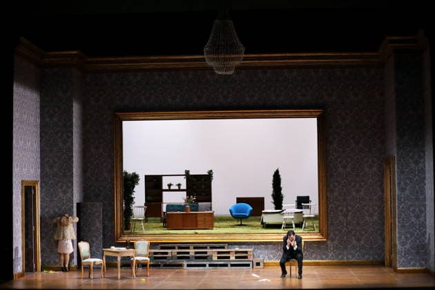 Vida Mikneviciute (als Fürstin Fedora Romazov) und Jonathan Tetelman (als Graf Loris Ipanov) während der Fotoprobe für Fedora in der Deutschen Oper in Berlin, 25. November 2025. Melodramma in drei Akten von Umberto Giordano. Musikalische Leitung John Fiore. Inszenierung Christof Loy. Bühne und Kostüme Herbert Murauer. Premiere ist am 27. November 2025. Deutsche Oper Berlin Fedora