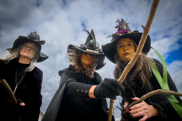 Witches Coven Gathering by the Sea United States, New Jersey, Asbury Park R_SUBARR251124C-1899468-01 ,model released, Symbolfoto