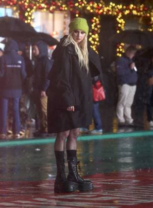 Macy s 99th Thanksgiving Day Parade rehearsals on 34th Street outside of Macy s in the pouring rain Featuring: Taylor Momsen Where: New York, New York, United States When: 25 Nov 2025 Credit: Adam Nemser INSTARimages EDITORIAL USE ONLY. NOT FOR USE BY NEWSPAPERS BASED IN THE UK. Copyright: xx instar55293916