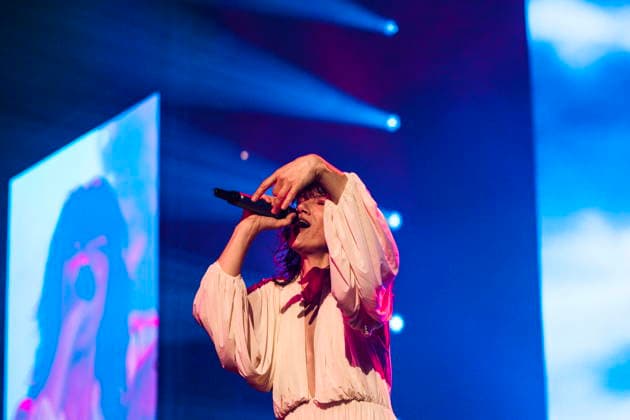 November 25, 2025, Rome, Italy: Singer Elisa Toffoli, performs live on stage at Palazzo dello Sport during her Palasport tour. Rome Italy - ZUMAs197 20251125_aaa_s197_376 Copyright: xValeriaxMagrix