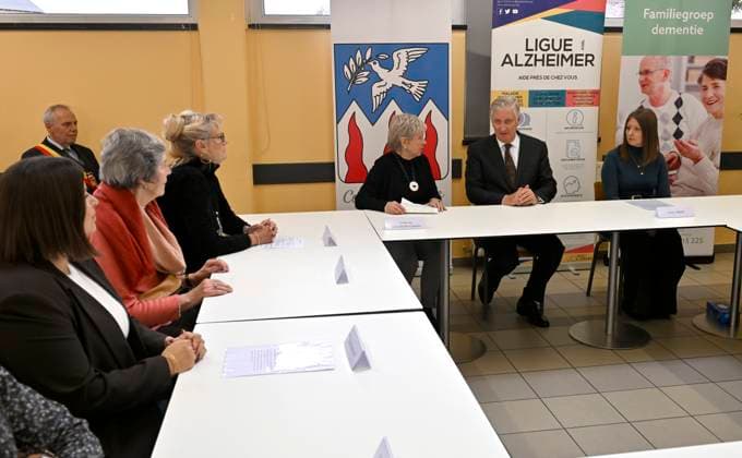 The King Visits Alzheimer Cafe JUPRELLE, BELGIUM - NOVEMBER 26 : King Philippe participates in a session of the Alzheimer Café in Juprelle, a ViADem municipality (dementia-friendly city or municipality). The Alzheimer Café is a meeting place where people with Alzheimer s disease, their loved ones, carers, healthcare providers and other interested parties can meet in a warm and informal atmosphere. Over snacks and drinks, they talk about daily life with the disease and work to break down taboos. It is not a medical consultation or therapy, but a place where people can get information, share experiences, find support and reduce loneliness. The meetings are organised by De Ligue Nationale Alzheimer Liga ASBL vzw Vog, chaired by Baroness Hen Copyright: xBertxVanxDenxBrouckex