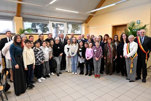 The King Visits Alzheimer Cafe JUPRELLE, BELGIUM - NOVEMBER 26 : King Philippe participates in a session of the Alzheimer Café in Juprelle, a ViADem municipality (dementia-friendly city or municipality). The Alzheimer Café is a meeting place where people with Alzheimer s disease, their loved ones, carers, healthcare providers and other interested parties can meet in a warm and informal atmosphere. Over snacks and drinks, they talk about daily life with the disease and work to break down taboos. It is not a medical consultation or therapy, but a place where people can get information, share experiences, find support and reduce loneliness. The meetings are organised by De Ligue Nationale Alzheimer Liga ASBL vzw Vog, chaired by Baroness Hen Copyright: xBertxVanxDenxBrouckex