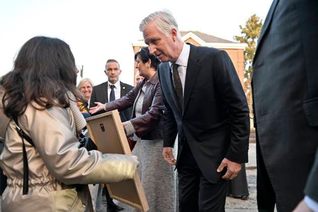 The King Visits Alzheimer Cafe JUPRELLE, BELGIUM - NOVEMBER 26 : King Philippe participates in a session of the Alzheimer Café in Juprelle, a ViADem municipality (dementia-friendly city or municipality). The Alzheimer Café is a meeting place where people with Alzheimer s disease, their loved ones, carers, healthcare providers and other interested parties can meet in a warm and informal atmosphere. Over snacks and drinks, they talk about daily life with the disease and work to break down taboos. It is not a medical consultation or therapy, but a place where people can get information, share experiences, find support and reduce loneliness. The meetings are organised by De Ligue Nationale Alzheimer Liga ASBL vzw Vog, chaired by Baroness Hen Copyright: xBertxVanxDenxBrouckex