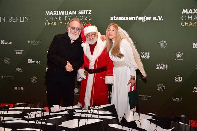 5.te Charity Promi Pack im BIKINI Friedrich Lichtenstein mit Wihnachtsmann und Engel zum 5 Mal Veranstaltet Maimilian Seitz Charity Promi Pack in Berlin am 25.11.2025