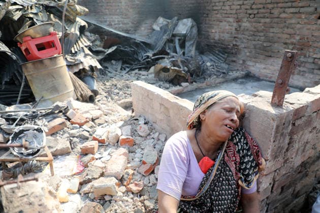 Devastation And Resilience In The Wake Of The Korail Slum Fire In Dhaka A massive fire tears through the Korail slum in Dhaka, Bangladesh, on november 26, 2025, evening, destroying nearly a thousand homes as residents watch helplessly. Firefighters battle for over five hours to bring the blaze under control. Dhaka Bangladesh  Copyright: xSonyxRamanyx originalFilename: ramany-notitle251126_npdpa.jpg