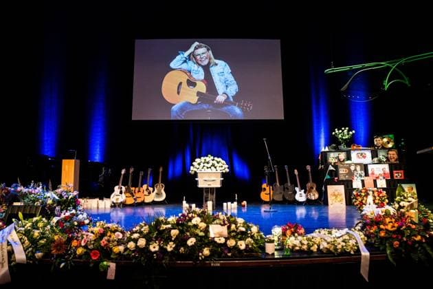 HOOGEVEEN - RenÃ Karst s farewell ceremony took place at De Tamboer Theatre. The folk singer died unexpectedly at the age of 59 from a heart attack. ANP SIESE VEENSTRA netherlands out - belgium out  Copyright: xx x543144741x originalFilename: 543144741.jpg
