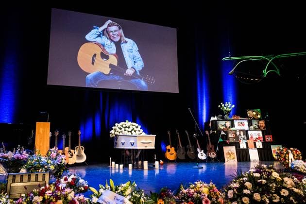 HOOGEVEEN - RenÃ Karst s farewell ceremony took place at De Tamboer Theatre. The folk singer died unexpectedly at the age of 59 from a heart attack. ANP SIESE VEENSTRA netherlands out - belgium out  Copyright: xx x543144760x originalFilename: 543144760.jpg