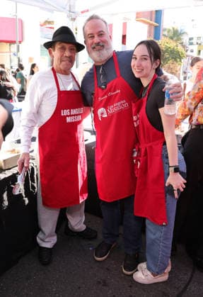 26 November 2025 - Los Angeles, California - Danny Trejo, Dennis Oleesky, Samantha Oleesky. 2025 Thanks & Giving On Skid Row held at Los Angeles Mission. Los Angeles USA - ZUMAa123 20251126_zaa_a123_073 Copyright: xADx