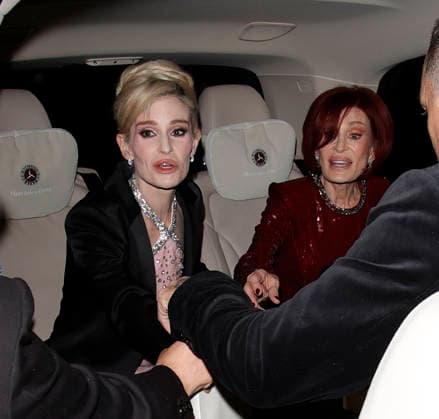 Sharon Osborne and Kelly Osborne England London Sharon Osborne and Kelly Osborne pictured leaving swanky Mayfair restaurant Sharon gives the thumbs up to team Jack as she s pictured leaving Resturant November 26, 2025 in London, England., Credit:James James Smart Pictures Avalon  Copyright: xJamesxJames xSmartxPicturesx xAvalonx 1054812294