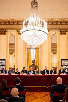 Premiere At La Scala -Lady Macbeth Of The Mtsensk District- Press Conference La Scala Theatre - Milan, Italy Carlo Rossanigo;Massimiliano Di Silvestre;Cristina Parenti;Tommaso Sacchi;Fortunato Ortombina;Riccardo Chailly;Vasily Barkhatov;Sara Jakubiak;Paolo Besana Premiere At La Scala -Lady Macbeth Of The Mtsensk District- Press Conference La Scala Theatre - Milan, Italy 26th November 2025  Copyright: xALFONSOxCATALANO SGPITALIAx