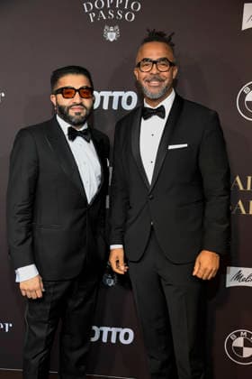 Berlin abb- Patrick Owomoyela rechts mit Begleitung Mann zu Gast beim Magical Christmas Ball von LeGer by Lena Gercke im Claerchens Ballhaus Berlin am 26.11.2025 Berlin Deutschland