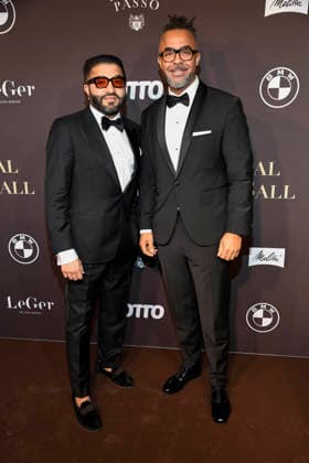 Berlin abb- Patrick Owomoyela rechts mit Begleitung Mann zu Gast beim Magical Christmas Ball von LeGer by Lena Gercke im Claerchens Ballhaus Berlin am 26.11.2025 Berlin Deutschland