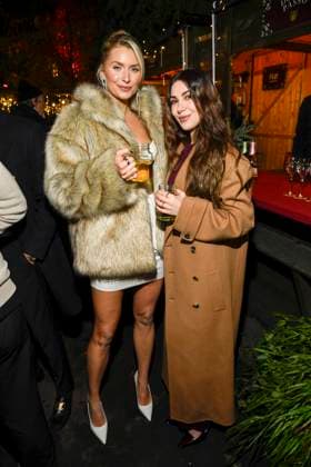 Berlin-abb Lena Gercke und Emi Arpa zu Gast beim Magical Christmas Ball von LeGer by Lena Gercke im Claerchens Ballhaus Berlin am 26.11.2025 Berlin Deutschland