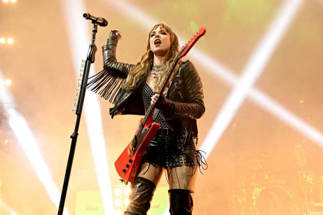 Halestorm performing at O2 Arena in London LONDON, ENGLAND - NOVEMBER 26: Lzzy Hale of ˜Halestorm™ performing at O2 Arena, Greenwich on November 26, 2025 in London, England. CAP MAR MAR Great Britain Copyright: xMartinxHarris CapitalxPicturesx