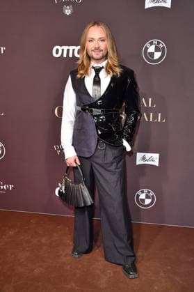 Jack Strify beim Magical Christmas Ball von LeGer by Lena Gercke im Clärchens Ballhaus in Berlin 26.11.2025