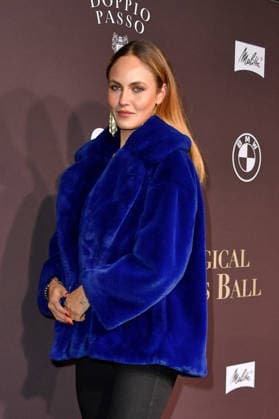Elena Carriere beim Magical Christmas Ball von LeGer by Lena Gercke im Clärchens Ballhaus in Berlin 26.11.2025