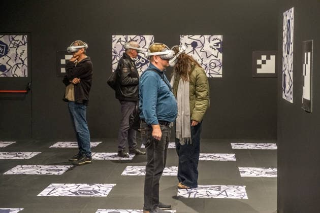 Die Ausstellung Titanic Eine immersive Reise öffnet am 28. November in Leipzig ihre Türen. Gezeigt werden Originalartefakte der RMS Titanic und ihres Schwesternschiffs Olympic sowie aufwendig inszenierte Filmrequisiten aus James Camerons Titanic. Zu den Highlights zählt ein seltener Deckstuhl vom Promenadendeck des 1912 verunglückten Ozeandampfers. Titanic Ausstellung Leipzig