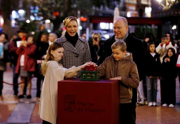 LANCEMENT ILLUMINATIONS NOEL FAMILLE PRINCIERE PHOTOPQR NICE MATIN Jean François Ottonello Monaco 27 11 2025 Lancement des illuminations de Noël par la famille princiere, place darmes le prince Albert II, la princesse Charlene, le prince hereditaire Jacques et la princesse Gabriella Monaco - 27 11 2025 Launch of the Christmas lights by the Princely Family at Place dArmes - Prince Albert II, Princess Charlene, Hereditary Prince Jacques, and Princess Gabriella Monaco France  Copyright: xPHOTOPQR NICExMATIN MAXPPPxJeanxFrançoisxOttonellox 20251127NIM5579 20251127NIM5579