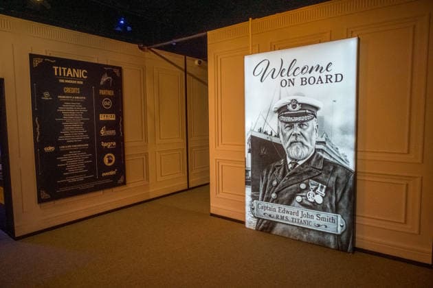 Die Ausstellung Titanic Eine immersive Reise öffnet am 28. November in Leipzig ihre Türen. Gezeigt werden Originalartefakte der RMS Titanic und ihres Schwesternschiffs Olympic sowie aufwendig inszenierte Filmrequisiten aus James Camerons Titanic. Zu den Highlights zählt ein seltener Deckstuhl vom Promenadendeck des 1912 verunglückten Ozeandampfers. Titanic Ausstellung Leipzig