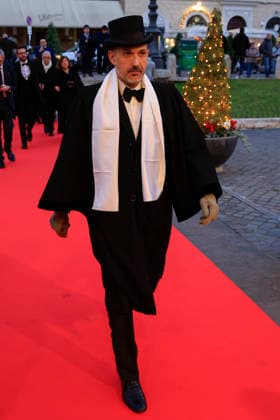 November 27, 2025, Rome, Rome, ITALIA: The Teatro dell Opera season opens with the premiere of Lohengrin. Pictured is a guest. Rome, Italy 27 November 2025 Rome ITALIA  - ZUMAa289 20251127_zia_a289_074 Copyright: xRichardxDexLucax